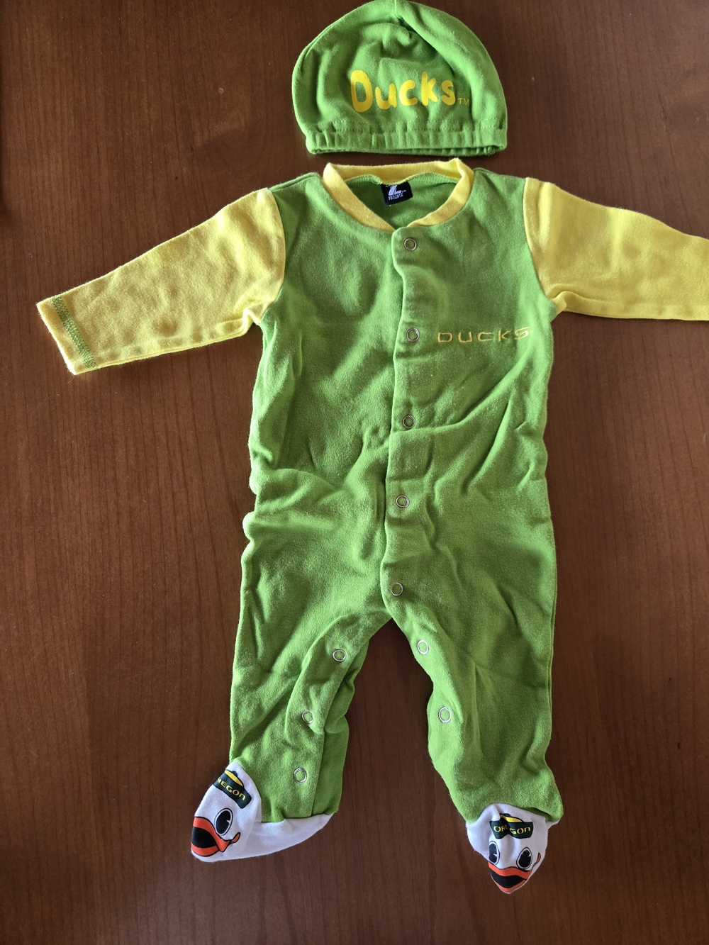 Oregon Ducks Baby One-Piece with Matching Hat